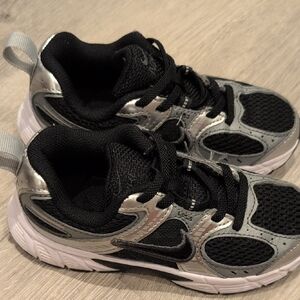 Nike Kids Black & Silver Running Sneakers